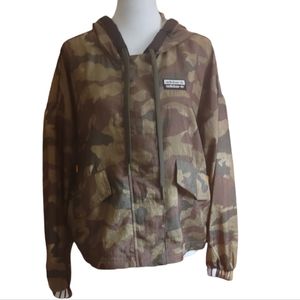 Windbreaker Adidas,made in Cambodia